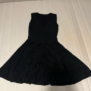 QUE dress in black size XS